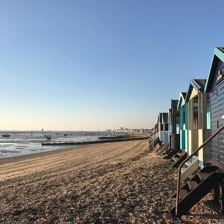 Seafront Suites - Close To Beach, Train Station & Southend Airport サウスエンド・オン・シー エクステリア 写真
