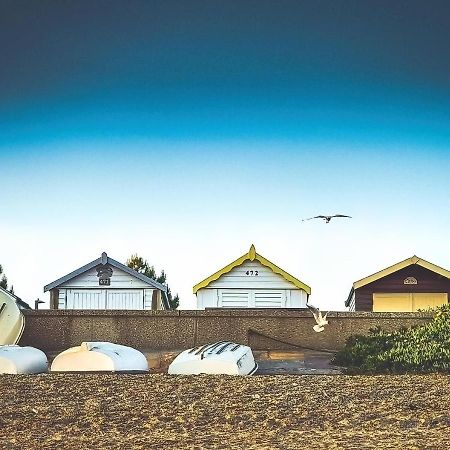Seafront Suites - Close To Beach, Train Station & Southend Airport サウスエンド・オン・シー エクステリア 写真