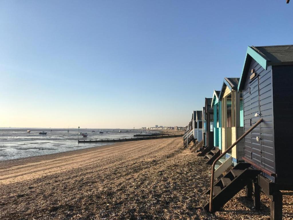 Seafront Suites - Close To Beach, Train Station & Southend Airport サウスエンド・オン・シー エクステリア 写真