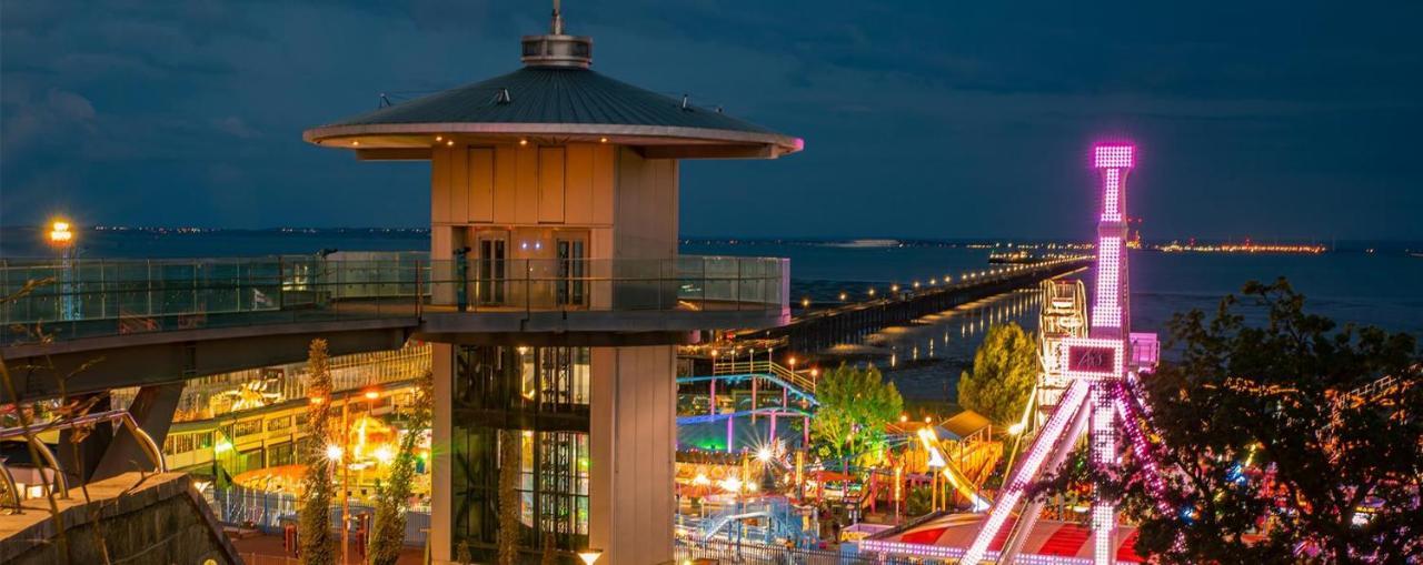 Seafront Suites - Close To Beach, Train Station & Southend Airport サウスエンド・オン・シー エクステリア 写真