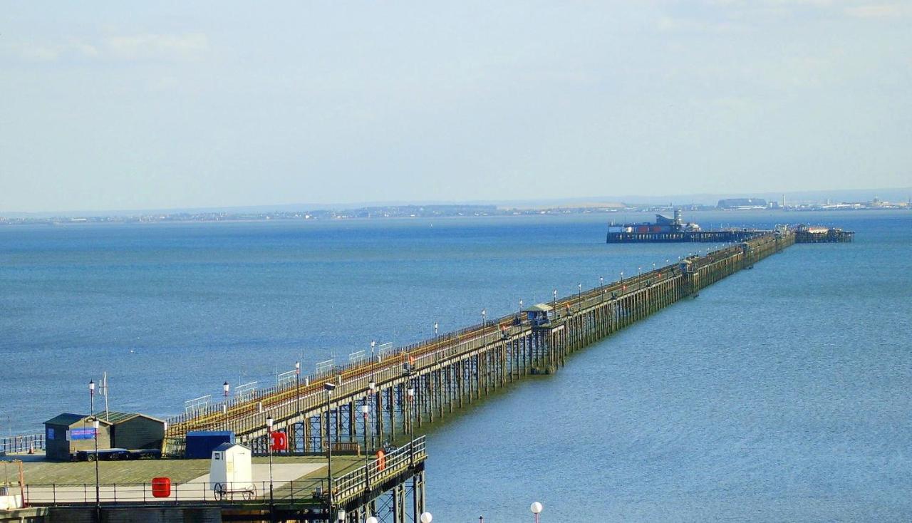 Seafront Suites - Close To Beach, Train Station & Southend Airport サウスエンド・オン・シー エクステリア 写真
