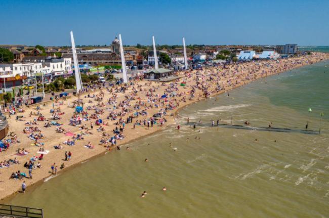 Seafront Suites - Close To Beach, Train Station & Southend Airport サウスエンド・オン・シー エクステリア 写真